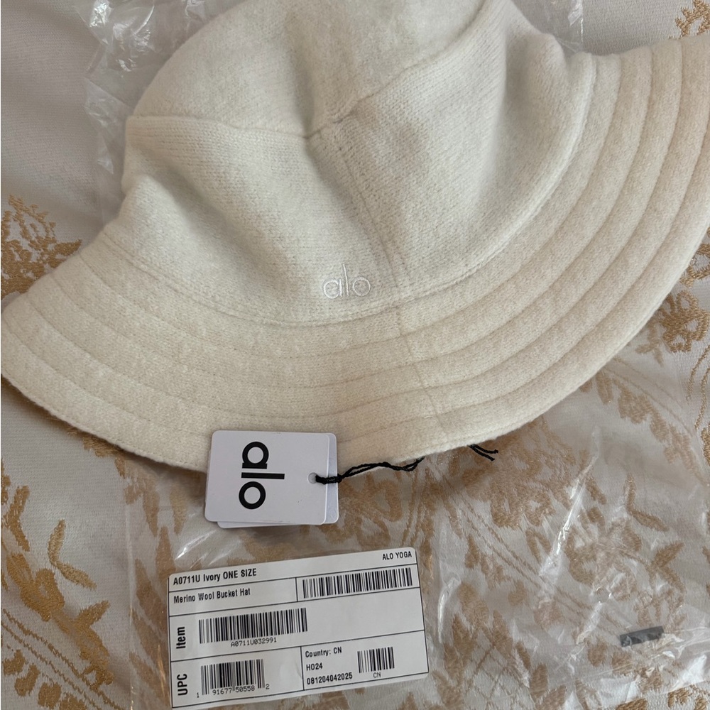 ALO Yoga Ivory Bucket Hat - Soft Knit Merino Wool